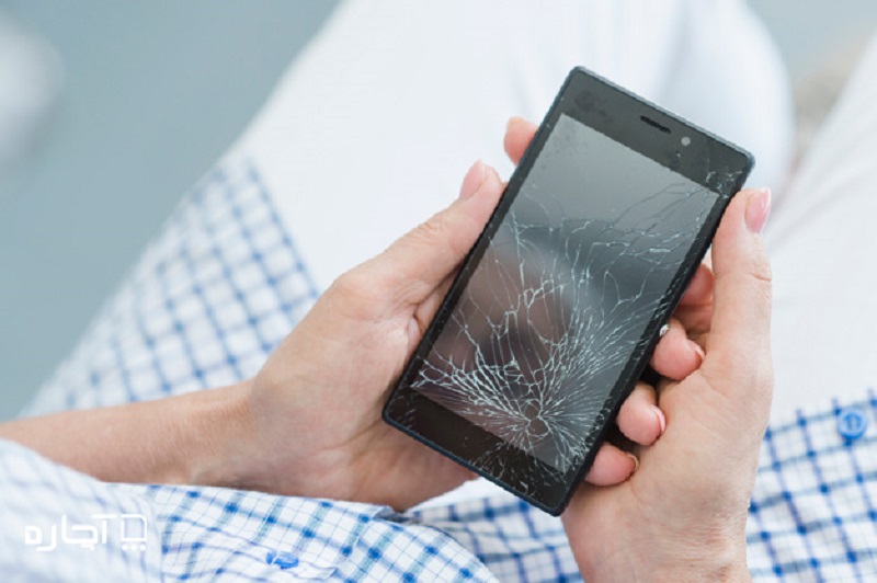 شکستن صفحه گوشی- تعمیر موبایل در محل آچاره