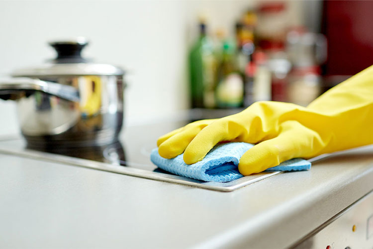 پاک کردن لکه های چرب آشپزخانه