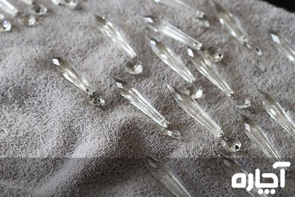 Cleaning-the-crystal-chandelier-by-completely-opening-the parts