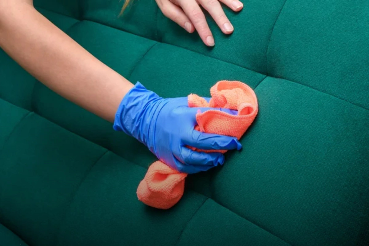 بهترین روش تمیز کردن مبل مخمل چیست؟