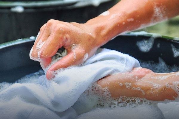 شستن پرده توری با دست در 6 مرحله ساده!