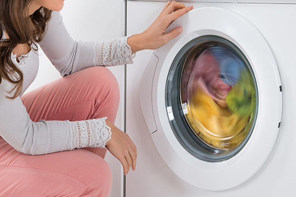 علت کار نکردن دور تند ماشین لباسشویی (6 دلیل+ راهکار)