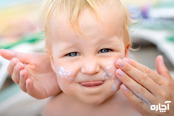 استفاده از شیرپاک‌کن برای پاک کردن جوهر از پوست کودکان