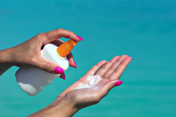 How do we know the sunscreen is broken?