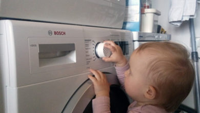 Activating the baby lock of the Bosch washing machine