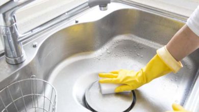 ترفند‌های تمیز کردن سینک ظرفشویی با مواد طبیعی