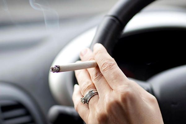 از بین بردن بوی سیگار در ماشین
