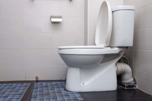 از بین بردن سیاهی کاسه توالت به ۳ روش!