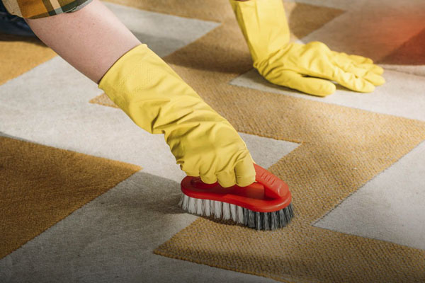 از بین بردن لکه قطره آهن از روی فرش به 3 روش ساده