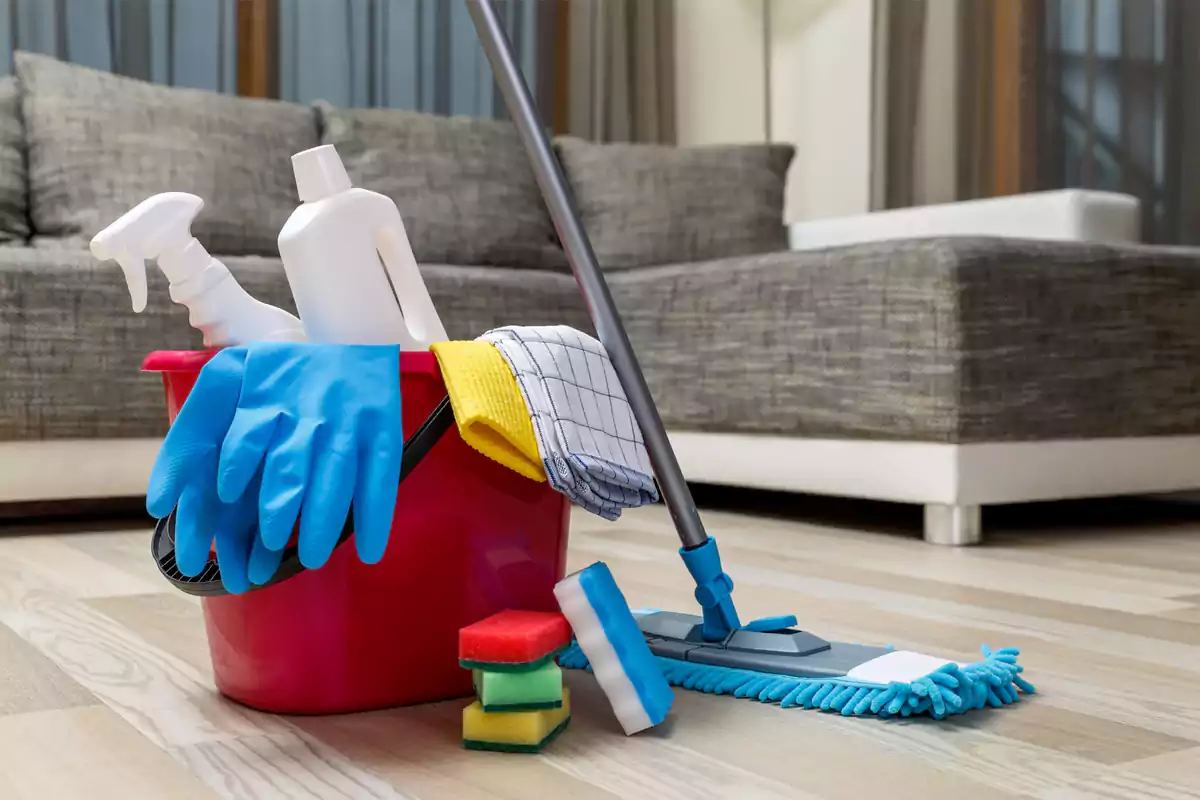 معرفی انواع لوازم نظافت منزل + محلول‌های تمیزکننده خانگی