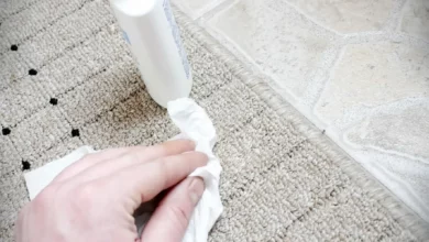 پاک کردن انواع چسب روی فرش