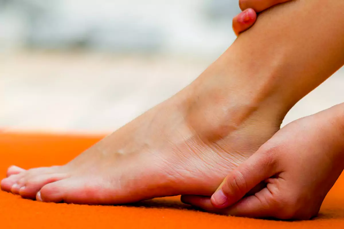 موثرترین مواد طبیعی برای رفع سیاهی قوزک پا